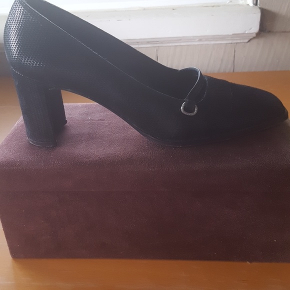 Shoes - Picture 2 of 6